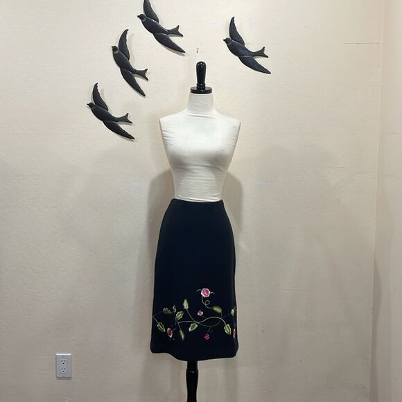 Tocca Black A-line Boucle Wool Blend Floral Embroidered Knee Length Skirt - 6 - Picture 1 of 12
